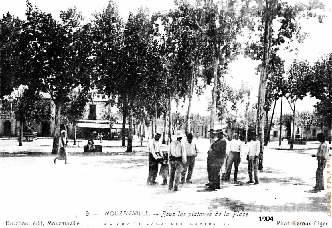 1801- Mouzaiaville - La Place - Sous les Platanes en 1904.jpg